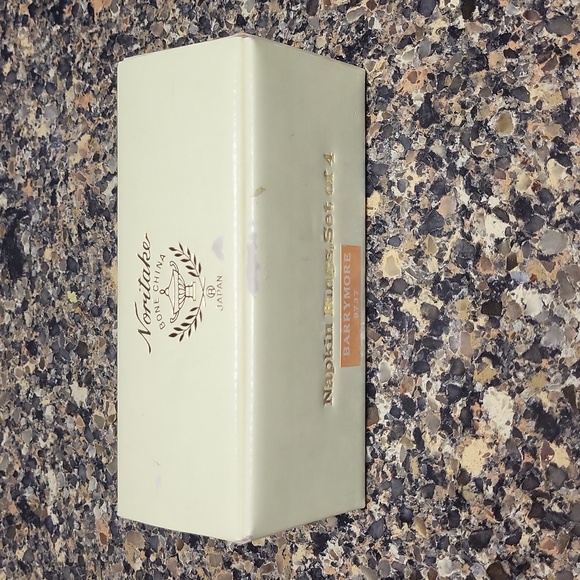 Noritake "Barrymore" Napkin Rings (Set of 4) - Picture 4 of 4